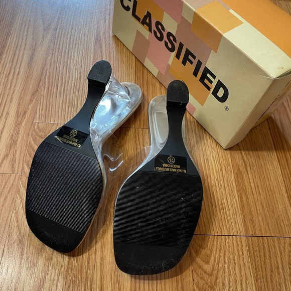 Classified see-thru lucite clear 7.5 M heels like new in box - Picture 6 of 8